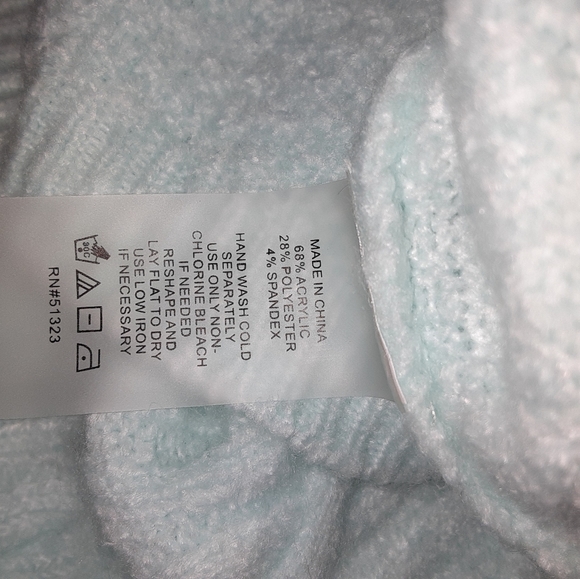 Court & Rowe Sweater Hoodie - Picture 4 of 5